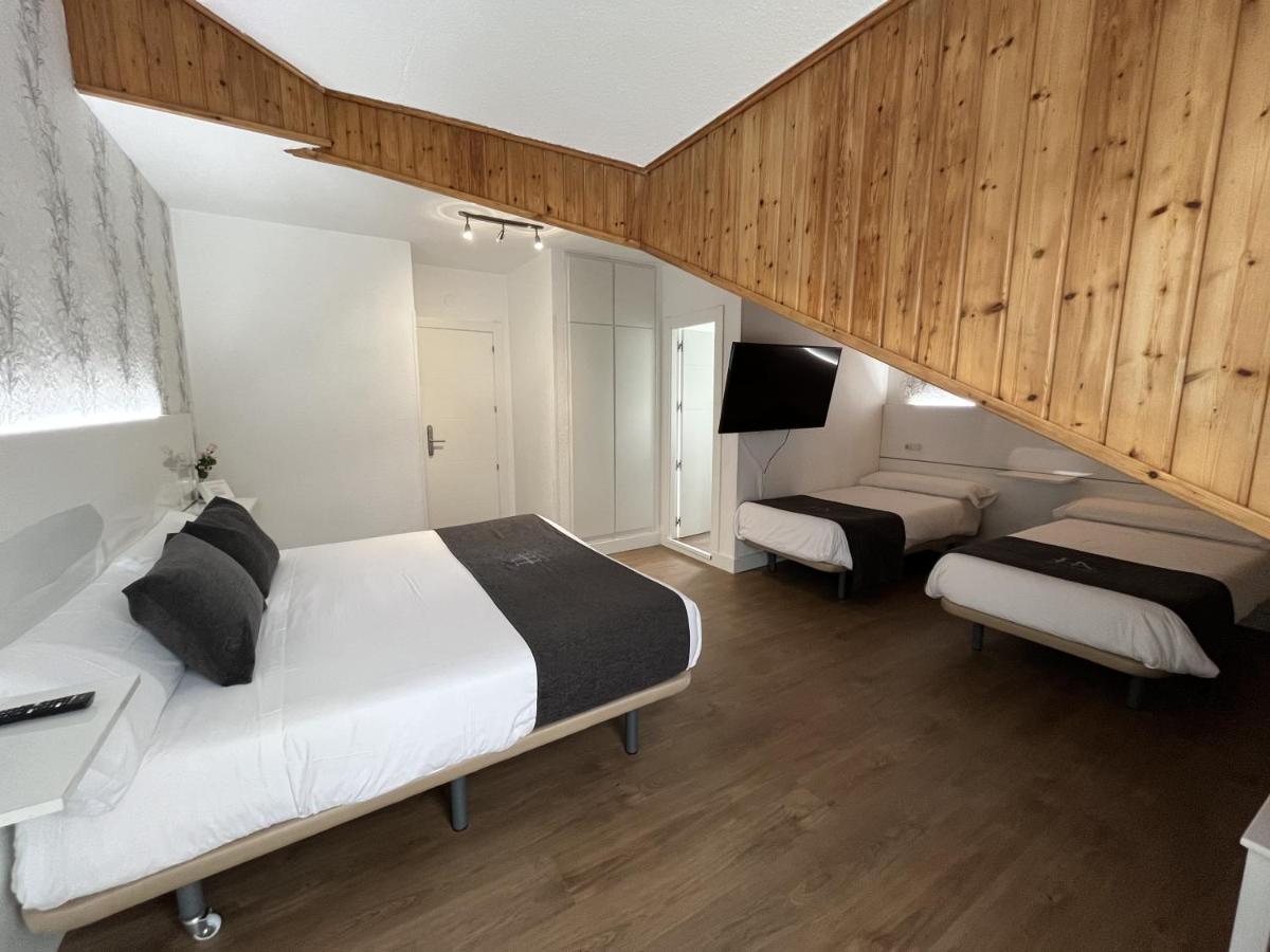 Hotel Avelina Onís Exteriör bild