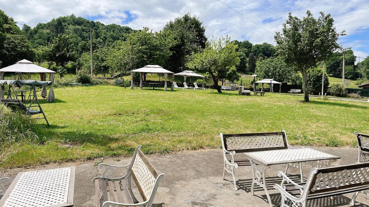 Hotel Avelina Onís Exteriör bild
